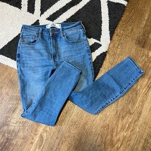 Hollister curvy high rise crop super skinny denim jeans A5-12